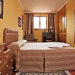 El Milano Real 3* Hoyos del Espino