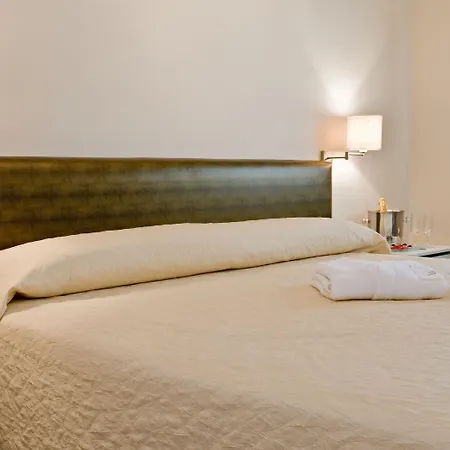 El Milano Real 3* 요요스델에스피뇨