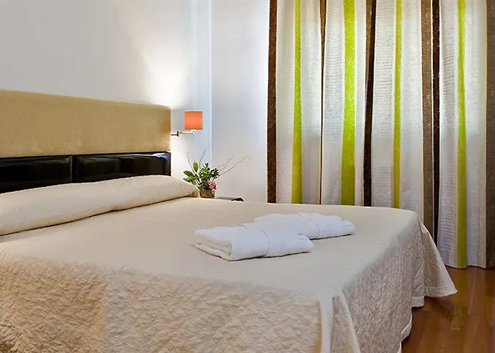 El Milano Real 3* Hoyos del Espino